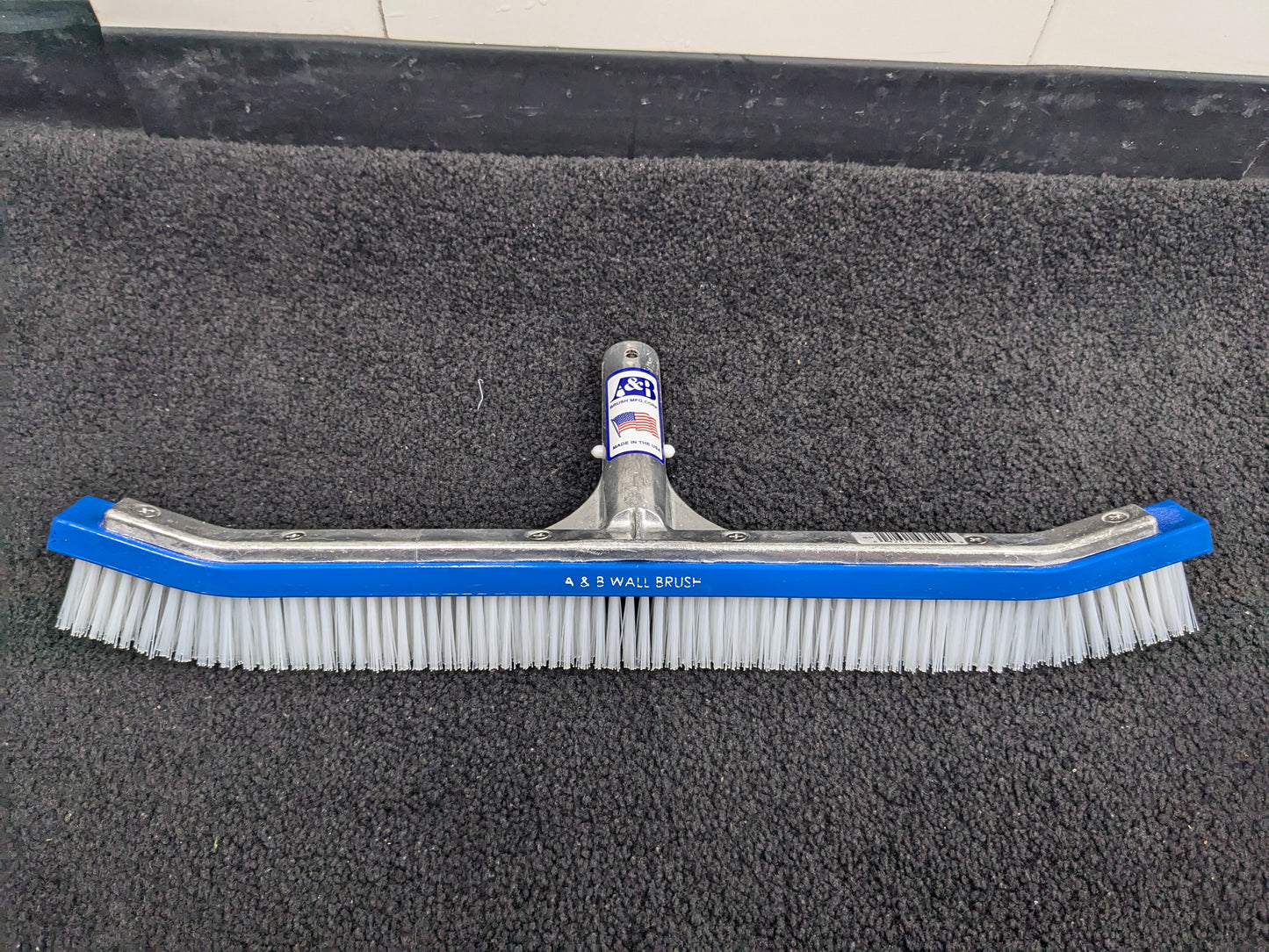 18" Nylon Wall Brush - Metal Frame